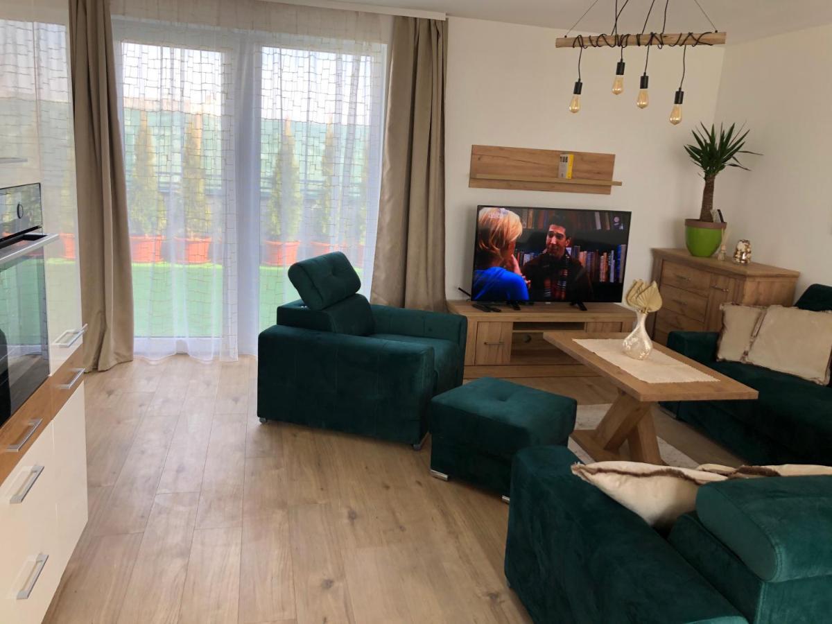 Tatra Billetee Apartman S Luxusnym Vyhladom Na Vysoketatry A Sukromnym Wellness Poprad Exterior photo
